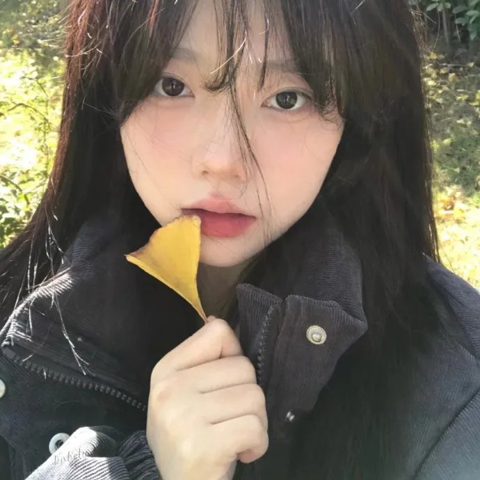 男孩超级白